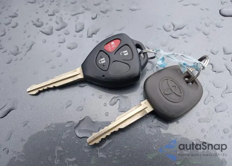 2010 Toyota Rav4 z USA, uszkodzony, nr VIN JTMBF4DV9AD025509